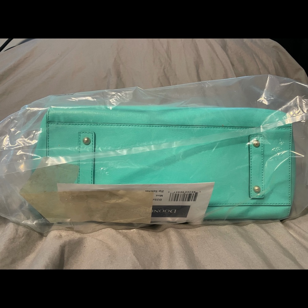 NWT Mint Dooney and Burke Zip satchel - Picture 3 of 5